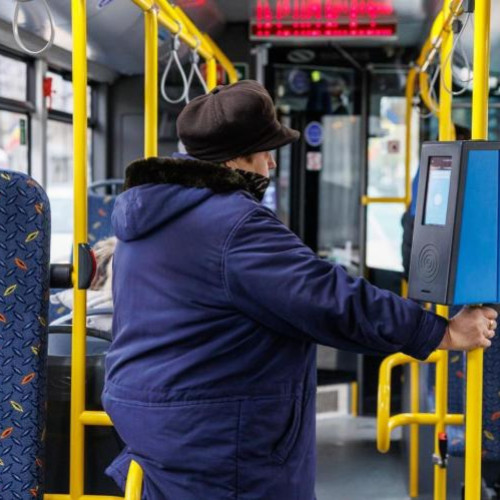Plafonul pentru facilități la transportul în comun pentru vârstnici din Cluj a fost majorat