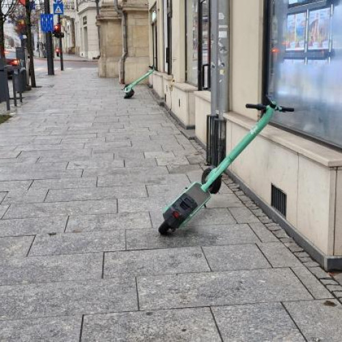 Trotinetele electrice abandonate în Cluj creează nemulțumire