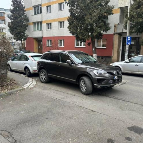 Sofer din Cluj-Napoca, criticat pe rețelele sociale pentru parcarea în intersecție