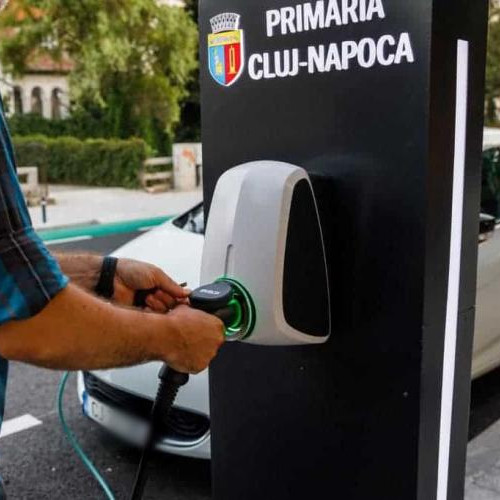 Clujean revoltat de nefuncționarea stațiilor de încărcare pentru mașini electrice