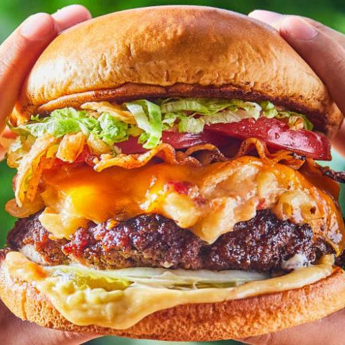 Burgerul, vedeta alimentară a anului 2024 în România, cu peste 3 milioane de comenzi