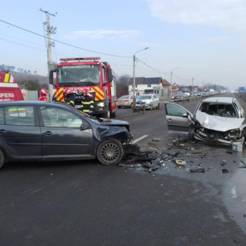 Accident rutier grav în Jucu Herghelie: două persoane extrase de pompieri