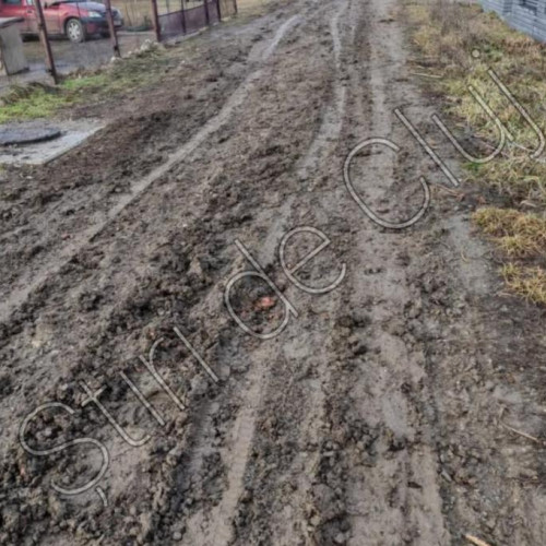 Drum impracticabil în Fodora, Cluj: O familie luptă cu noroaiele