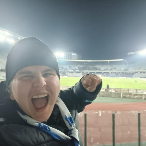 Un suporter moldovean face spectacol la meciul dintre Universitatea Cluj și Politehnica Iași