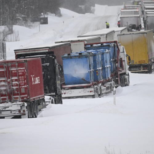 1.000 de mașini blocate în zăpadă în Suedia. Record de frig în nord.