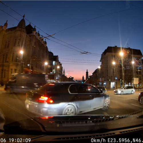 Un șofer din Cluj adoptă o metodă &quot;creativă&quot; pentru a evita un semafor roșu