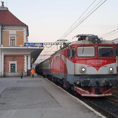 Lucrările de electrificare a căii ferate Cluj-Napoca – Oradea progresează lent