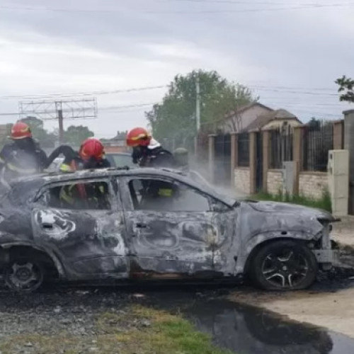 Incendiu devastator la un autoturism pe strada Transbordării