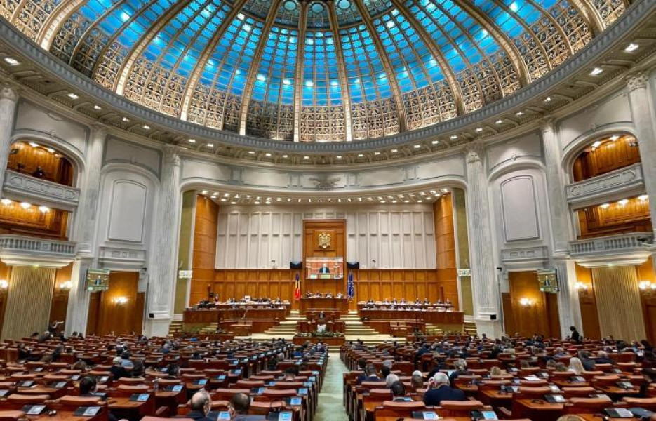 Parlamentul respinge moțiunea de cenzură inițiată de AUR, S.O.S. România și POT