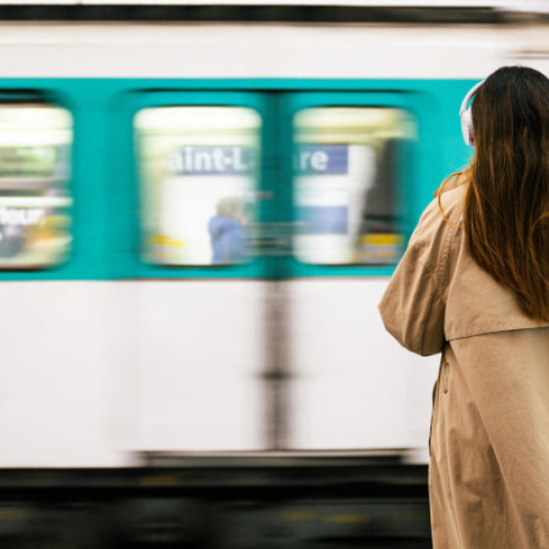 Sapte din zece femei din Ile-de-France au suferit violenta sexuala in transportul public