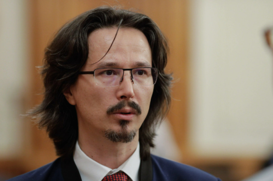 Sute de cetățeni reclamați pentru comentarii despre candidați