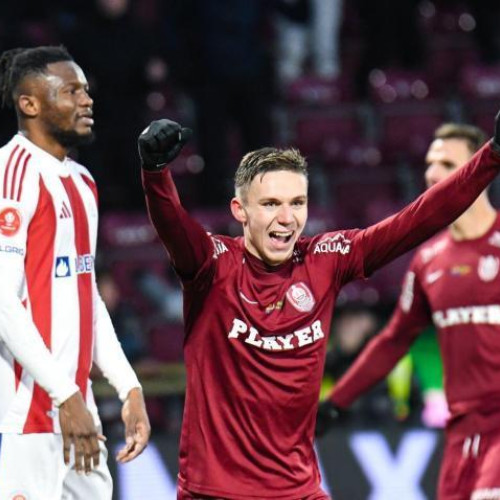 Louis Munteanu, atacantul CFR-ului, a avut un sezon remarcabil în Superligă, reușind să înscrie 23 de goluri în cele 35 de meciuri. Fotbalistul echipei din Gruia a fost inclus în „echipa sezonului” întocmită de reprezentanții Ligii Profesioniste de Fotbal, potrivit stiridecluj.ro.