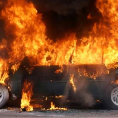 Bărbat din Cluj arestat după ce a incendiat mașina fostei partenere și a încălcat ordinul de protecție