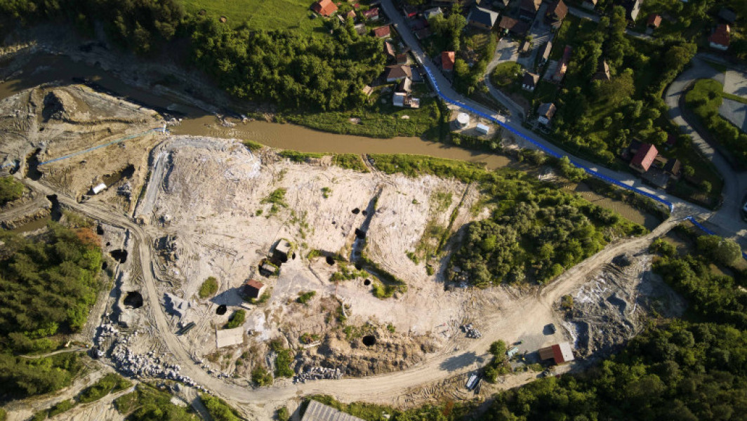 Creștere a salinității apei în râul Tarnava Mică, autoritățile din Mureș iau măsuri de urgență