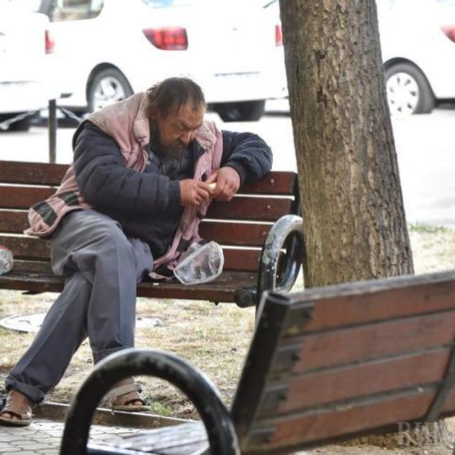 O stradă din Cluj-Napoca, „invadată” de dubioși care perturbă grav liniștea publică. Clujenii s-au săturat: „Au comportament agresiv”