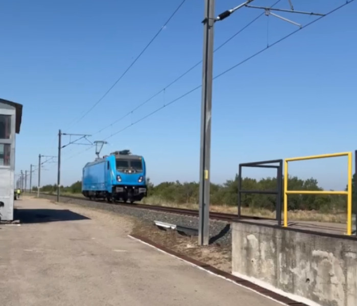 Primul tren electric nou al Romaniei atinge viteza de 200 km/h