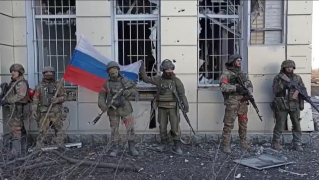 Rusia a cucerit Avdiivka după retragerea armatei Ucrainei - Steagul ei plasat pe uzina importanta
