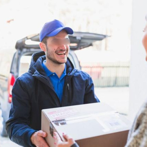 Diferențe în serviciile de livrare între Cluj și București