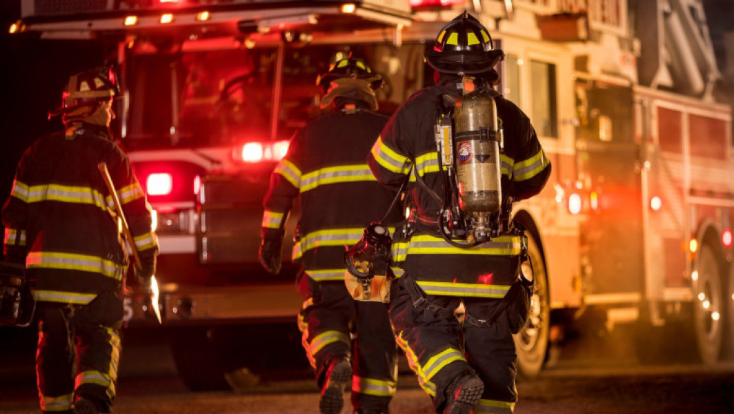două pompieri arestați în Washington în timpul intervenției pentru incendiu