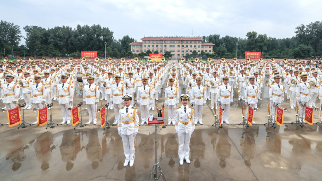 Președintele Chinei, Xi Jinping, va fi prezent la parada militară de săptămâna viitoare de la Beijing, unde va fi însoțit de liderii unor țări precum Rusia, Coreea de Nord, Iran și Myanmar, relatează Reuters, citat de digi24.ro. Acest eveniment are loc într-un context de demonstrație de forță și solidaritate împotriva influenței occidentale.