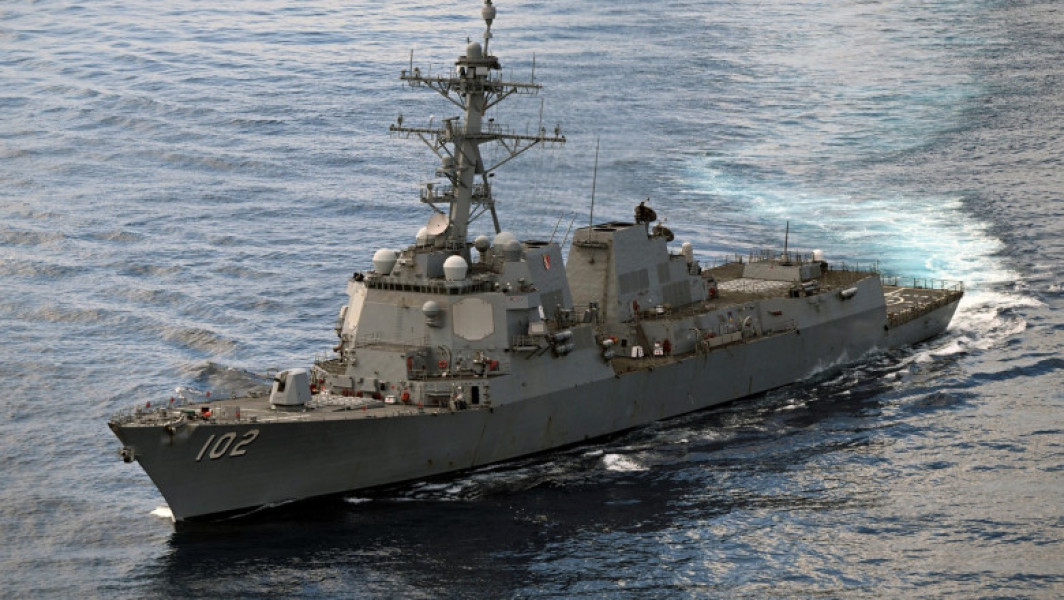 Avioane venezuelene aproape de nava Marinei SUA, SUA denunță acțiunea ca fiind provocatoare