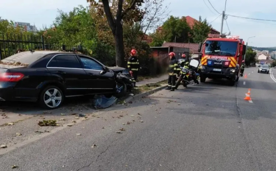 Pompierii intervin pentru un accident rutier pe strada Frunzișului, în Cluj-Napoca