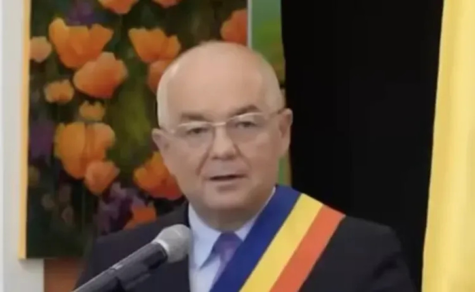 Primarul Emil Boc, urare pentru elevi și profesori: „Școala e locul unde viitorul prinde contur”