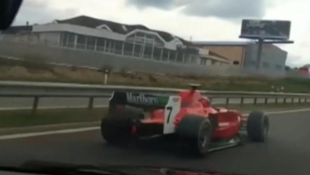 Poliția cehă l-a arestat în sfârșit șoferul unei mașini de Formula 1 urmărite pe autostrăzi din 2019