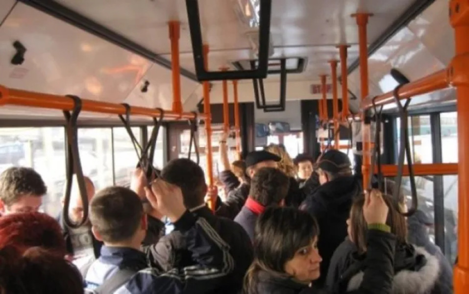 Florești: părinții cer soluții pentru ghiozdane grele
