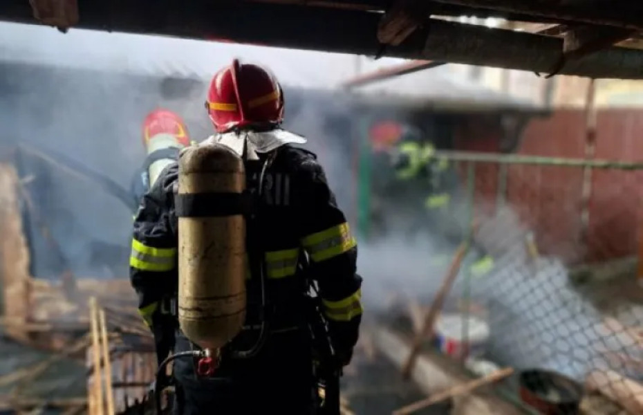 Pompierii sting incendiul într-un garaj din Jucu de Mijloc, fără victime