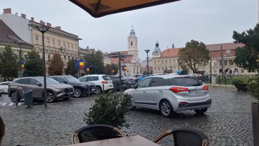 Cluj-Napoca: șofer intră pe pietonal în Piața Unirii, al doilea incident