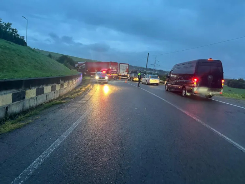 TIR în șanț la intrarea în Șaula, fără victime, pe DN1 E60