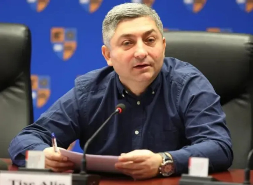 Tișe lansează un manifest pentru libertatea de exprimare în Cluj