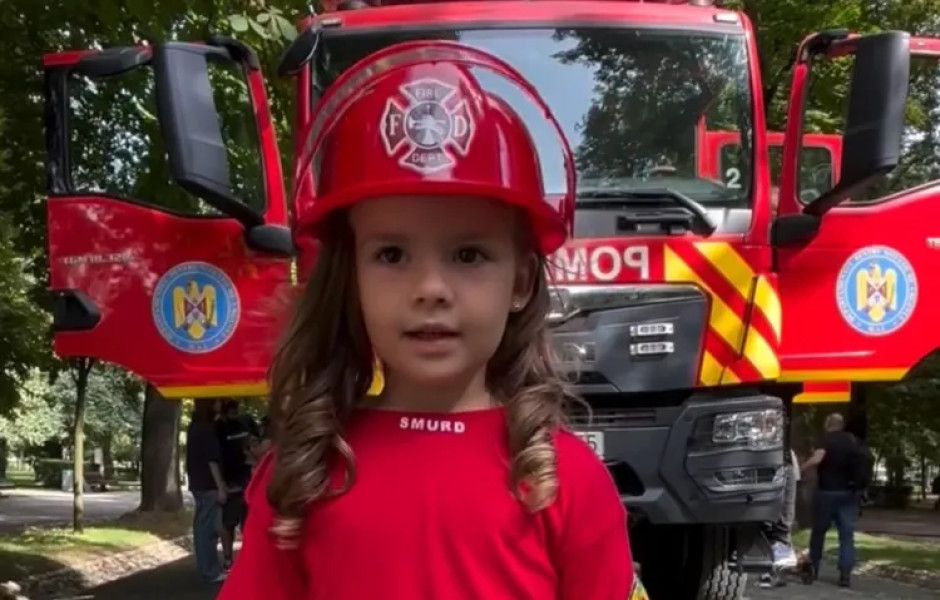 Ce drăgălășenie! Micuța „pompier” cu zâmbet molipsitor invită toți clujenii să ia parte la Maratonul Resuscitării de Ziua Pompierilor VIDEO