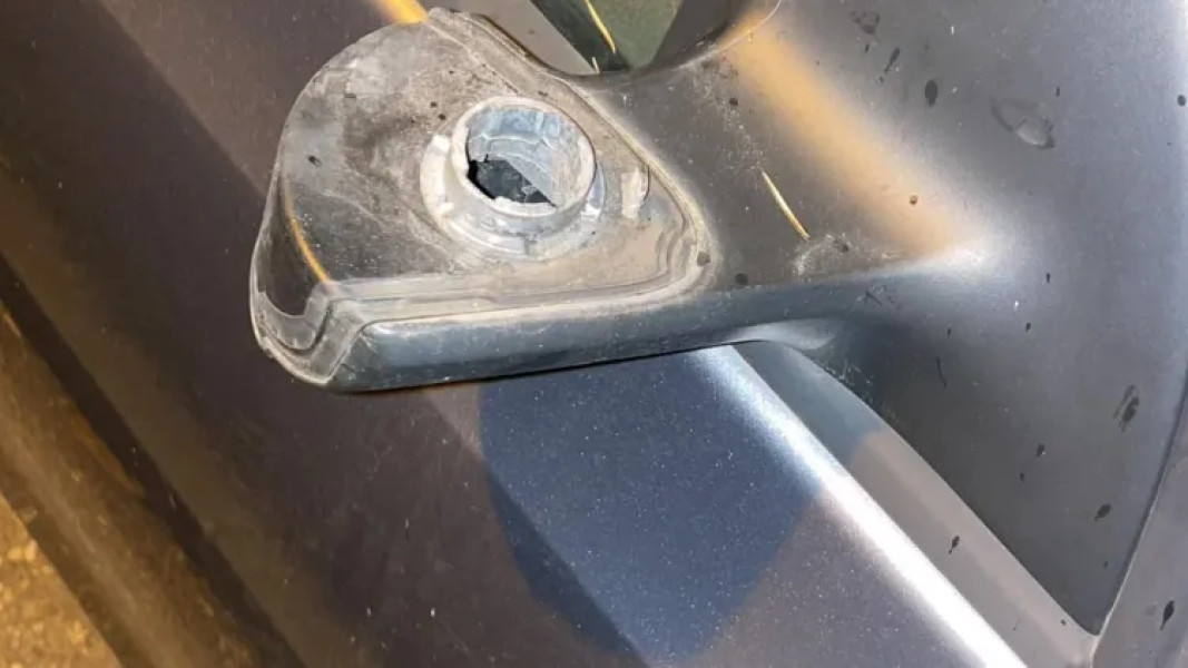 Ce se întâmplă în Cluj-Napoca? Tot mai multe mașini sunt vandalizate și li se fură oglinzile laterale, în toiul nopții