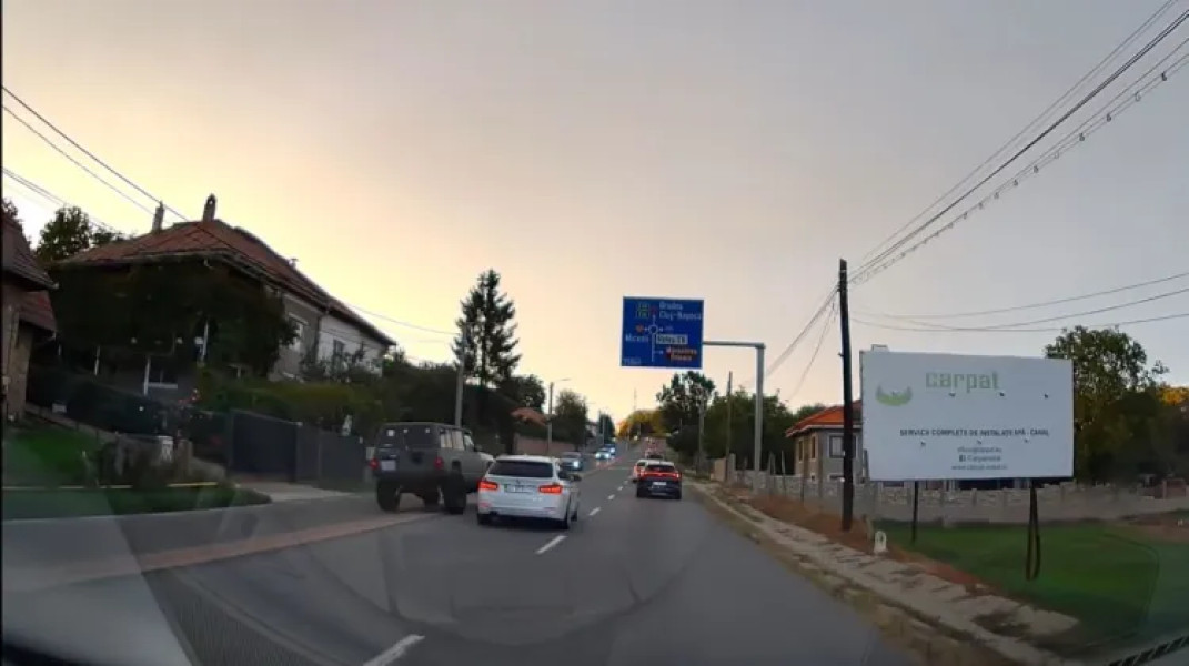 Șofer din Cluj surprins în timp ce depășea periculos peste linia continuă