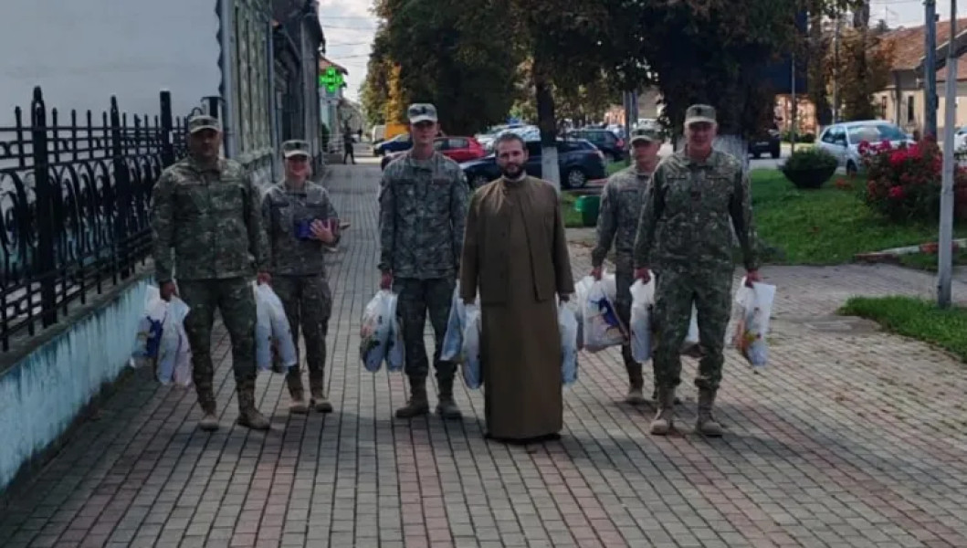 Militarii lugojeni au oferit daruri copiilor din centrul de zi „Floare de Castan”