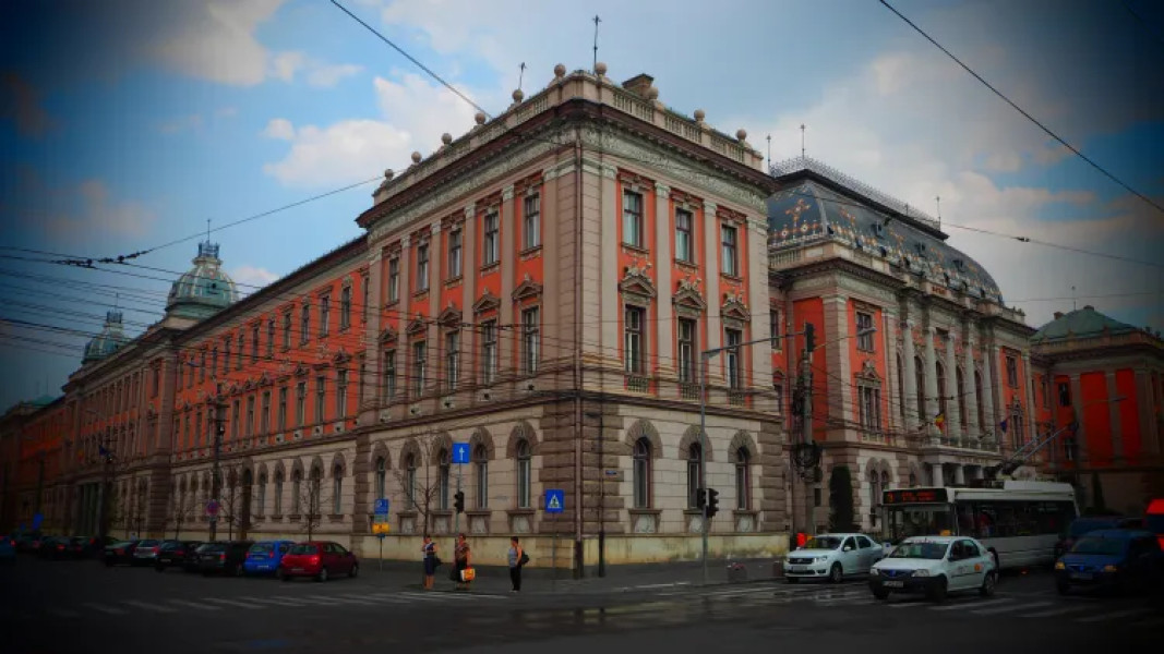 Student din Cluj cercetat pentru distribuire de materiale ilegale cu minori