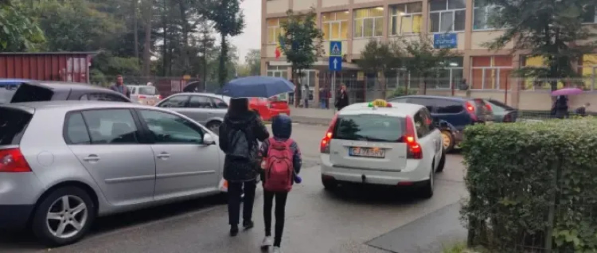 Traficul aglomerat din Iris pune în pericol siguranța copiilor școlari