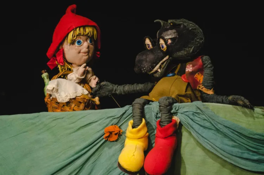 Teatrul Puck din Cluj prezintă premiera „Scufița Roșie”, duminică, 21 septembrie