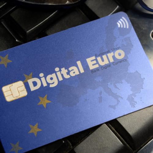 Miniştrii de Finanţe ai UE discută lansarea euro digital pentru reducerea dependenţei externe