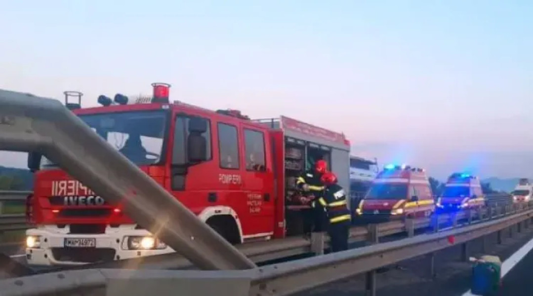 Accident cu trei mașini și o răsturnare la Mihăiești