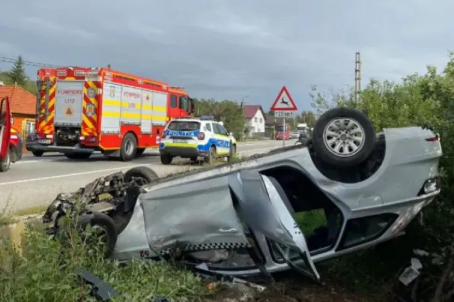 Accident spectaculos cu taxi la Bunești, județul Cluj: mașina a zburat după ce a lovit șanțul