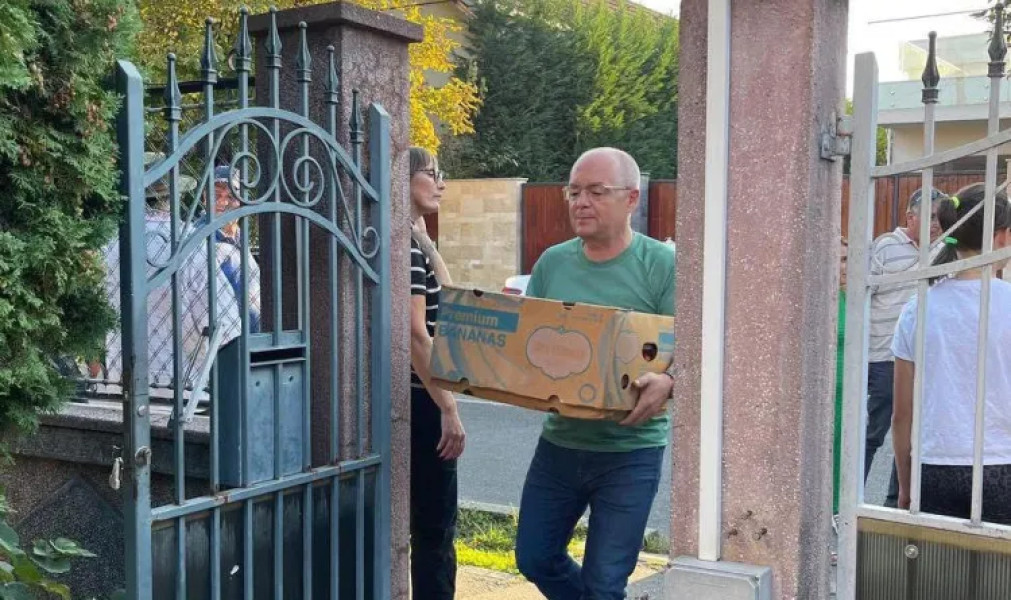 Emil Boc a donat alimente în cadrul Zilelor Recoltei din Cluj-Napoca