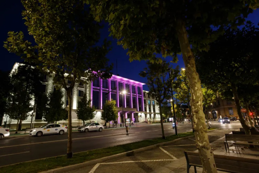 Cluj-Napoca iluminează în roz patru obiective pentru conștientizarea cancerului de sân