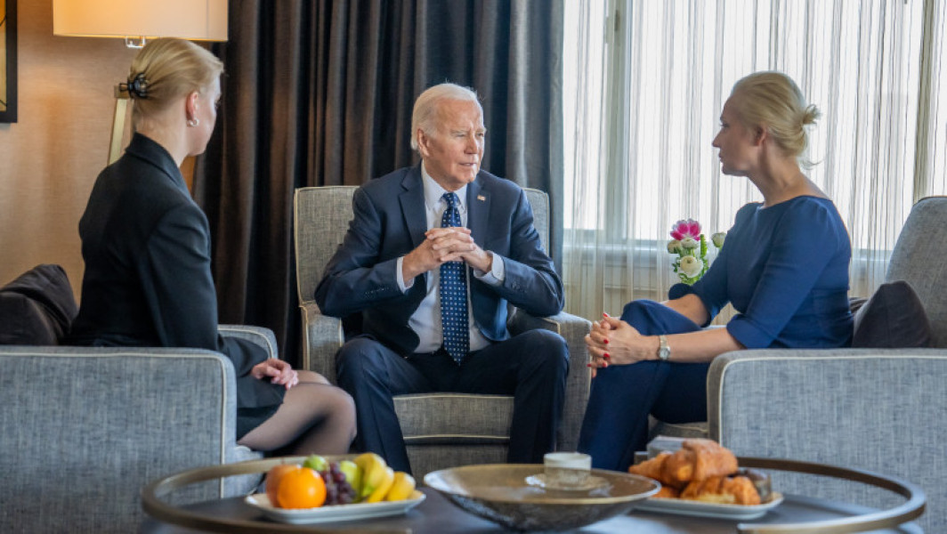 Joi, Joe Biden s-a intalnit cu sotia si fiica lui Aleksei Navalnîi. Natalia Navalnaia, insotita de fiica sa, Daria, s-a intalnit cu presedintele SUA.
