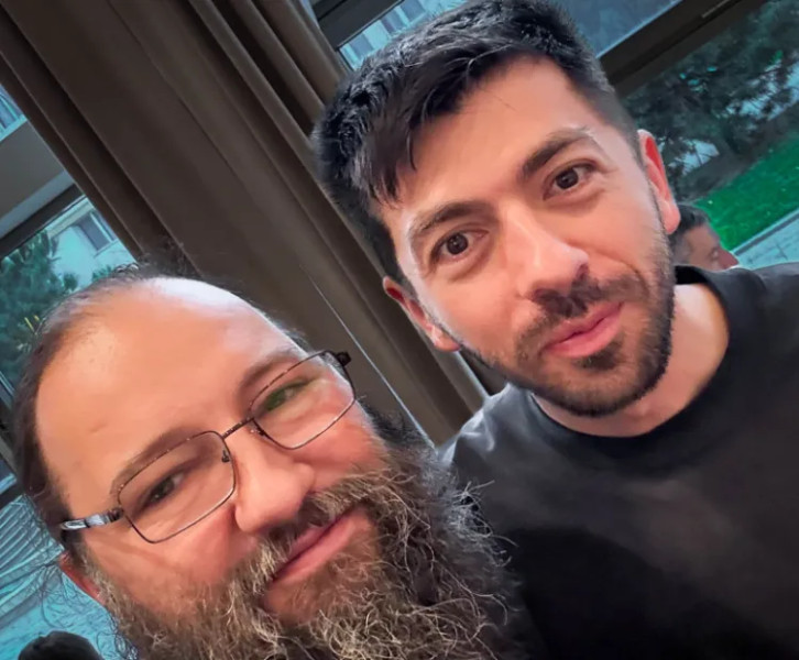Preotul Dan Damaschin îl laudă pe Mircea Bravo pentru aducerea bucuriei în Iași