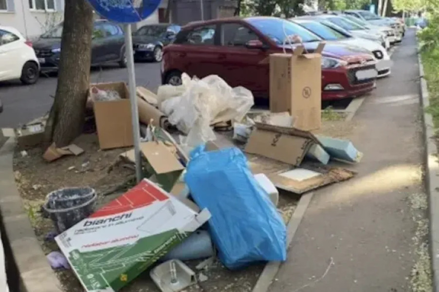 Locuitorii de pe Budai Deleanu reclamă disconfort din cauza unui șantier pe trotuar