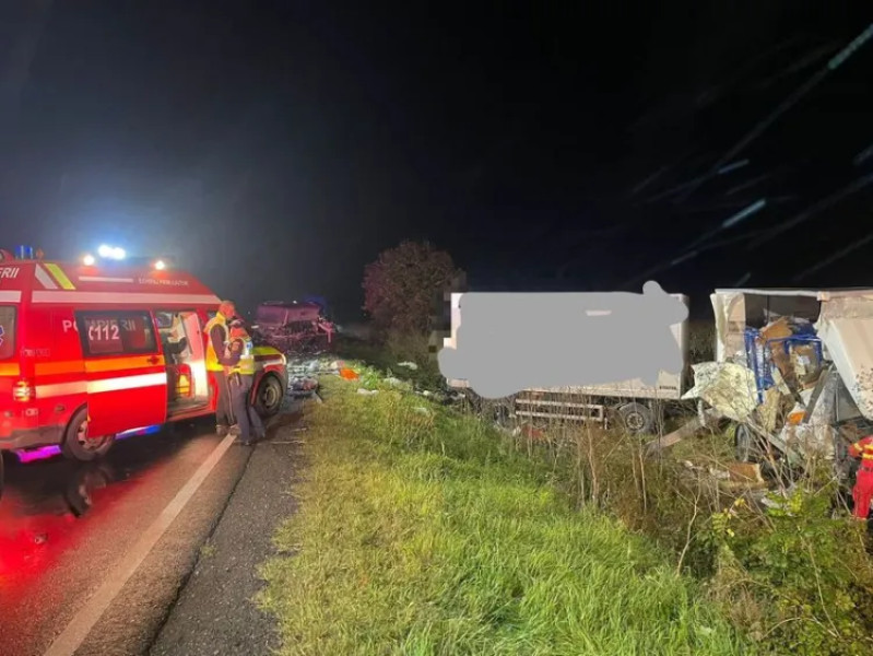 Accident mortal între autobasculantă și autocamion pe DN 13