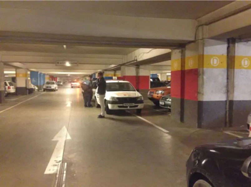 Clienții Auchan din Iulius Mall Cluj primesc două ore de parcare gratuită